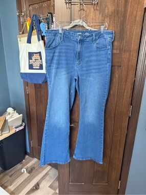 Women’s size 16 Old Navy Wow Flare jeans